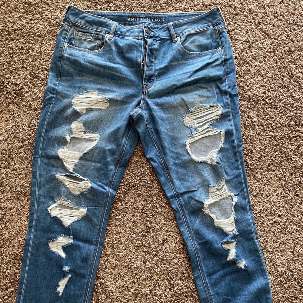 NWOT AE Distressed Tomgirl Jeans